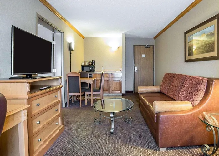 Quality & Near Event Center Hotel