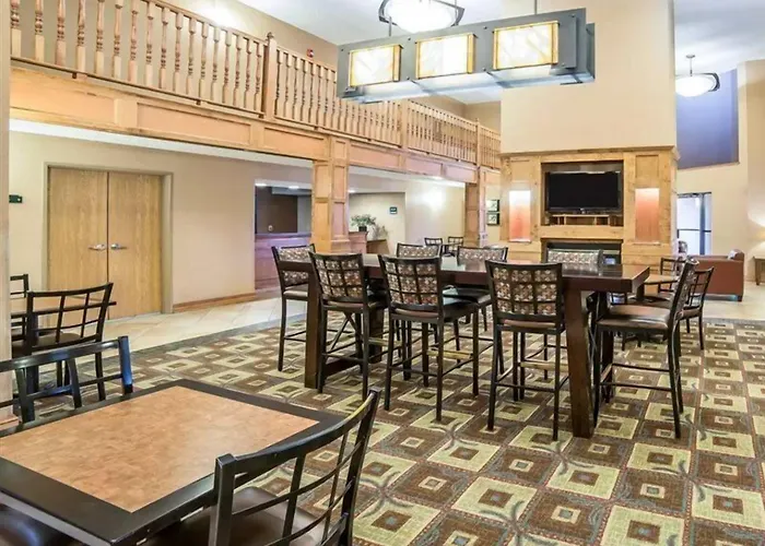 Hotel Quality & Near Event Center