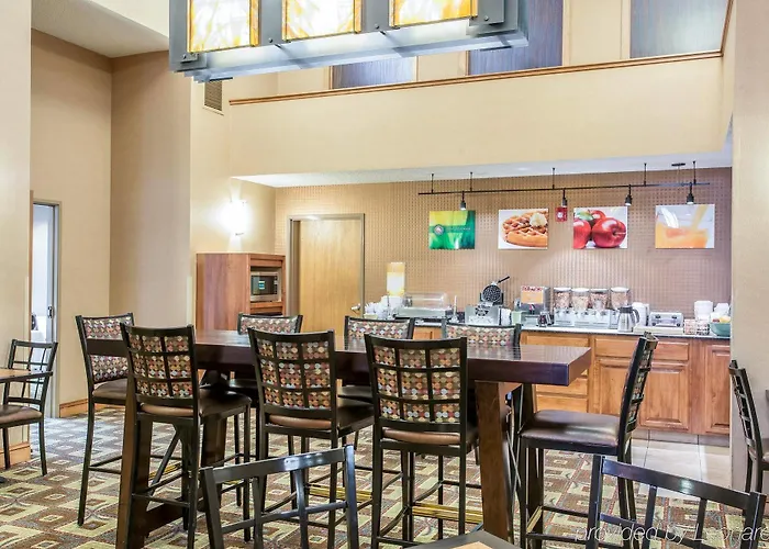 Hotel Quality & Near Event Center