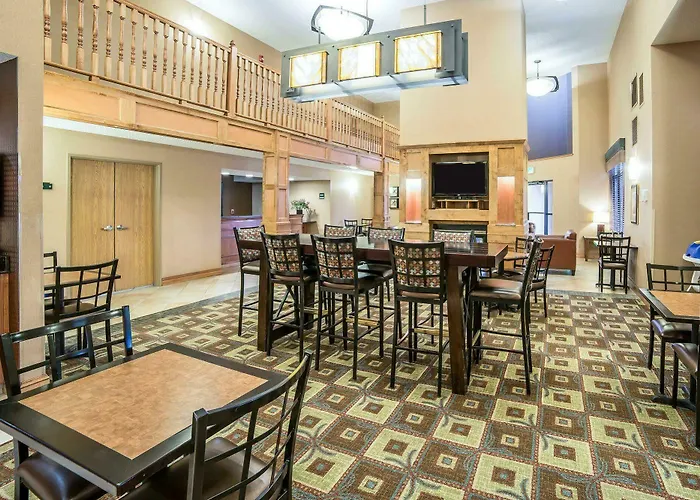 Quality & Near Event Center Hotel 5*
